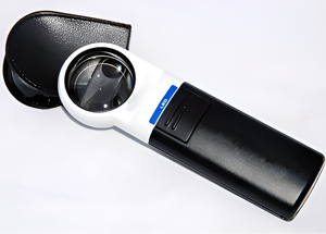 Лупа карманная с подсветкой (7х) - fgospostavki.ru - Красный Сулин