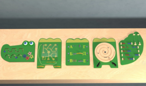 Бизиборд «Крокодил Гена» - fgospostavki.ru - Красный Сулин