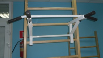 Тренажер турник-брусья навесной на шведскую стенку 1000х600х300 мм - fgospostavki.ru - Красный Сулин